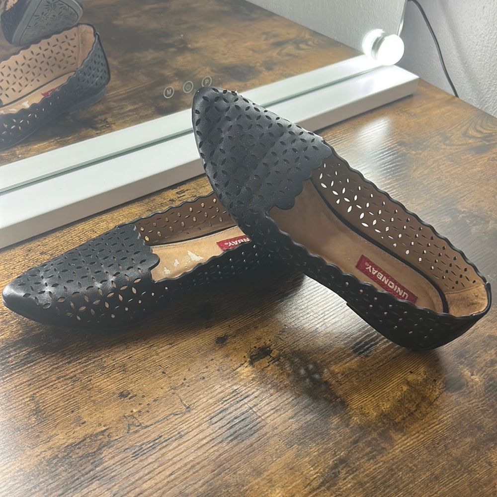 UNIONBAY size 6 black flats